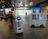智慧机器人无人车新零售亮相新加坡